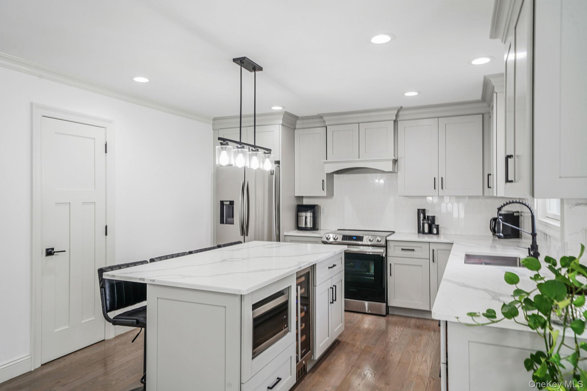 #9 photo, 120 4th Street, Saint James , NY 11780