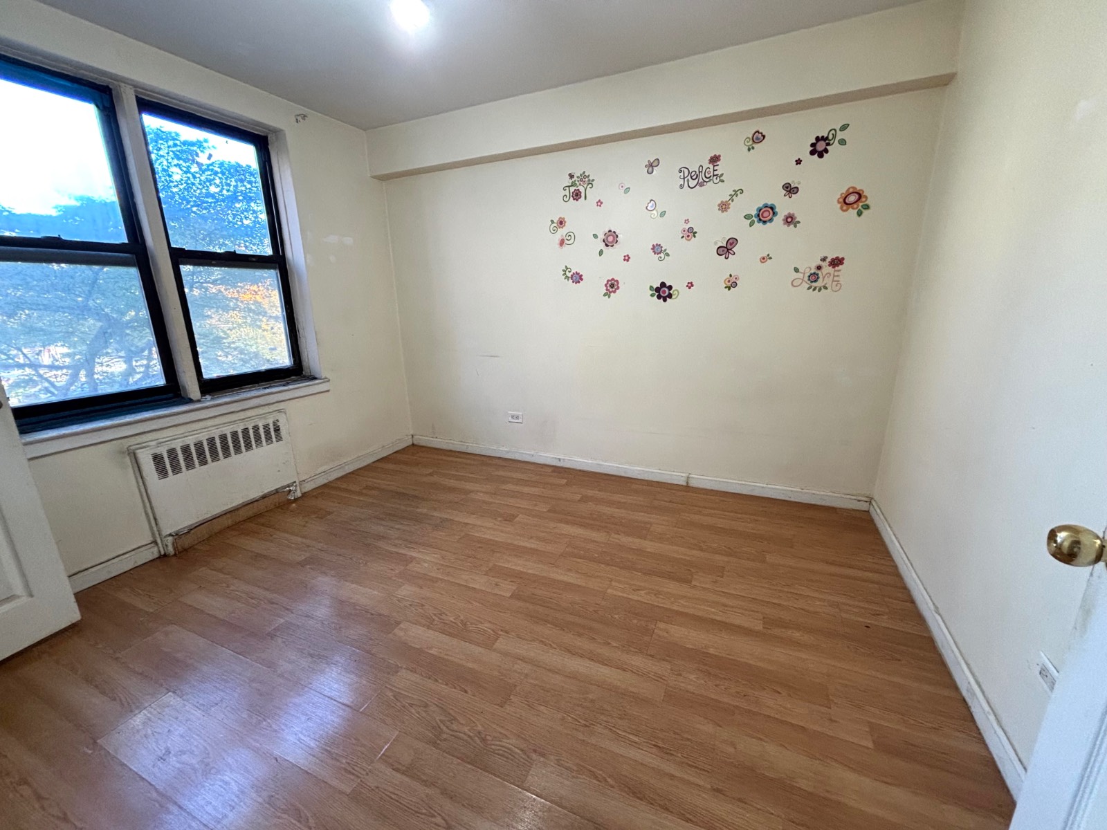 #6 photo, 147-37 Roosevelt Ave, #2C, Flushing , NY 11354