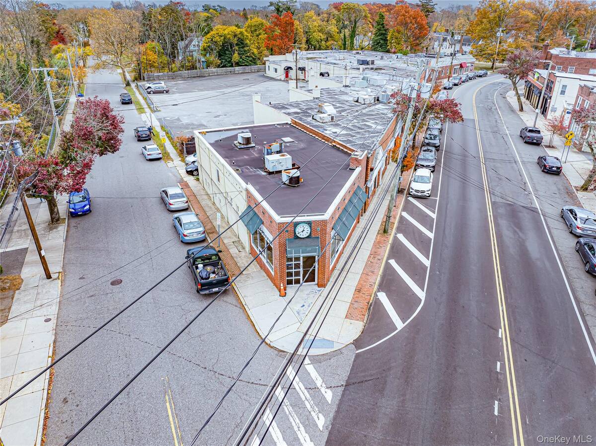 #12 photo, 159 Broadway, Amityville , NY 11701