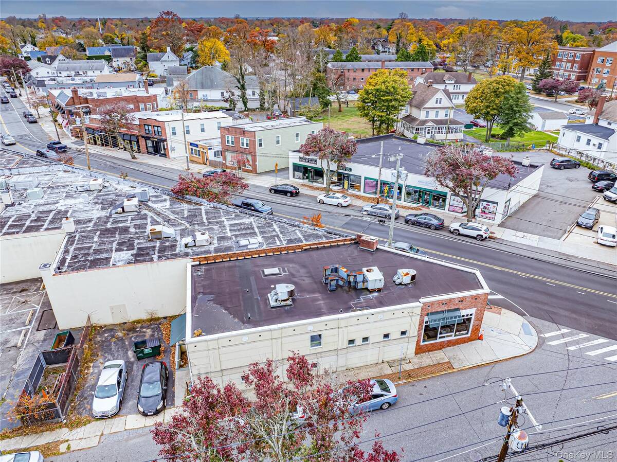 #13 photo, 159 Broadway, Amityville , NY 11701