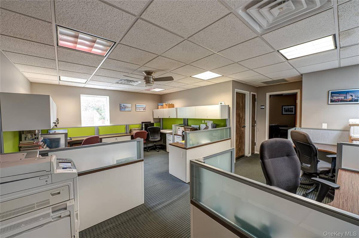 #22 photo, 159 Broadway, Amityville , NY 11701