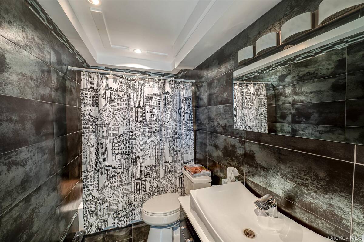 #28 photo, 159 Broadway, Amityville , NY 11701