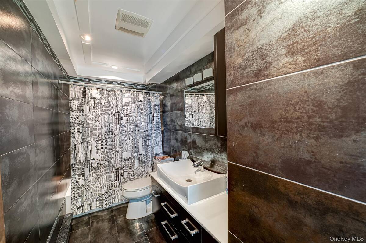 #29 photo, 159 Broadway, Amityville , NY 11701