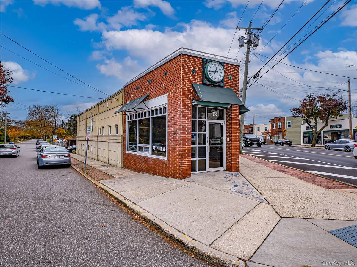 #3 photo, 159 Broadway, Amityville , NY 11701