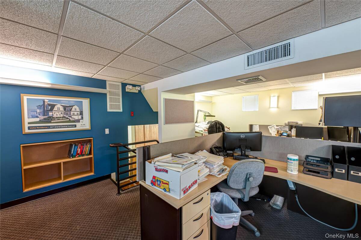 #32 photo, 159 Broadway, Amityville , NY 11701