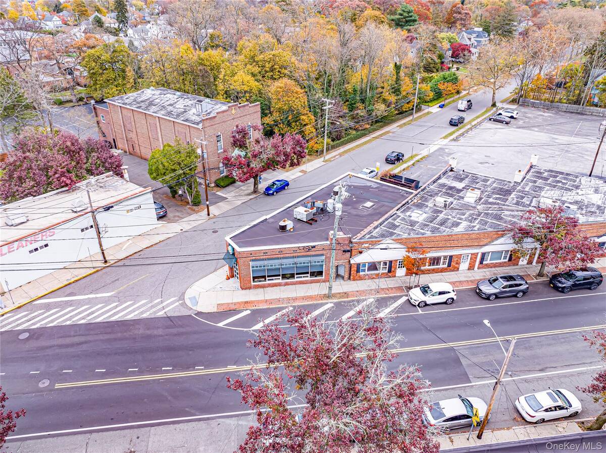 #4 photo, 159 Broadway, Amityville , NY 11701