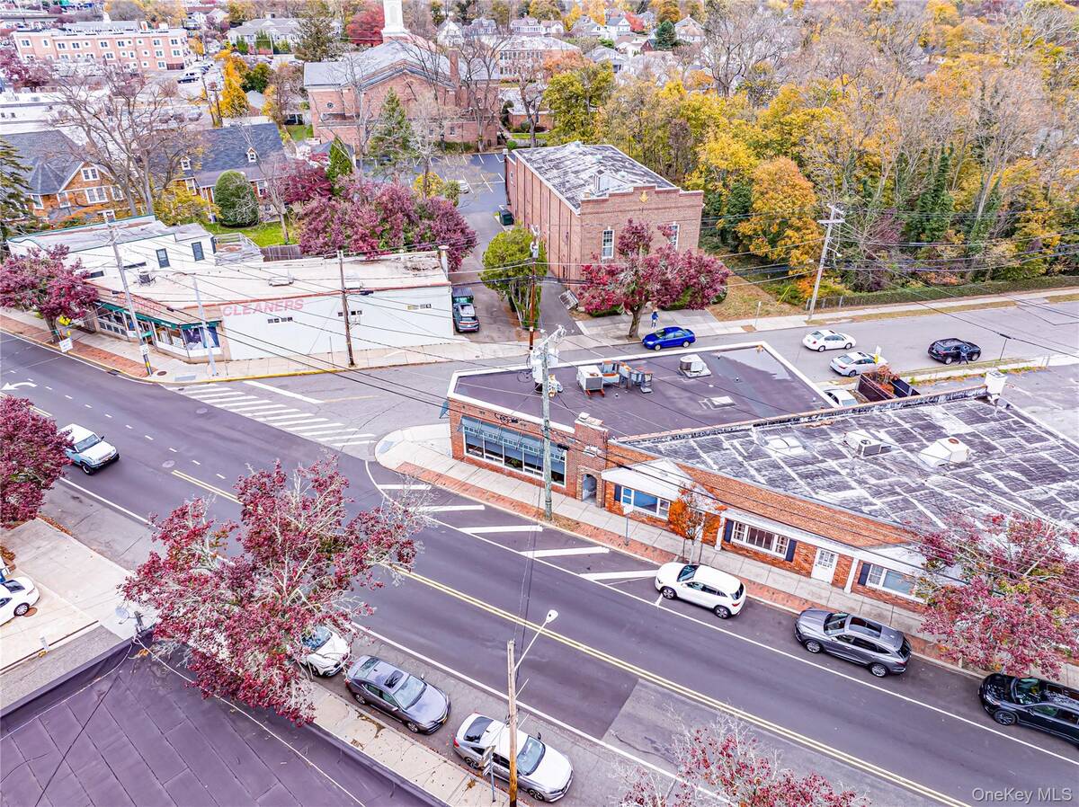 #8 photo, 159 Broadway, Amityville , NY 11701