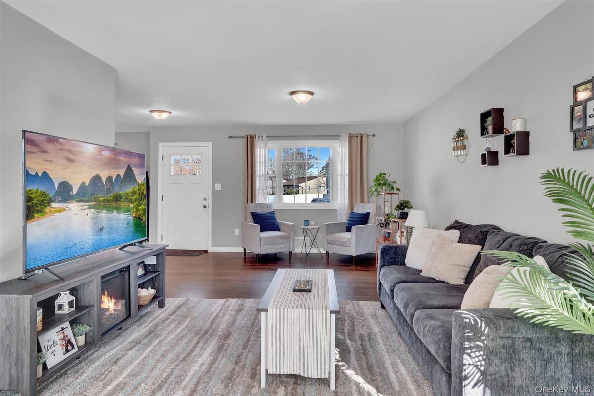 #8 photo, 7 Winston Road, Centereach , NY 11720