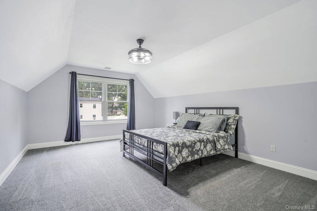 #21 photo, 122 4th Street, Saint James , NY 11780