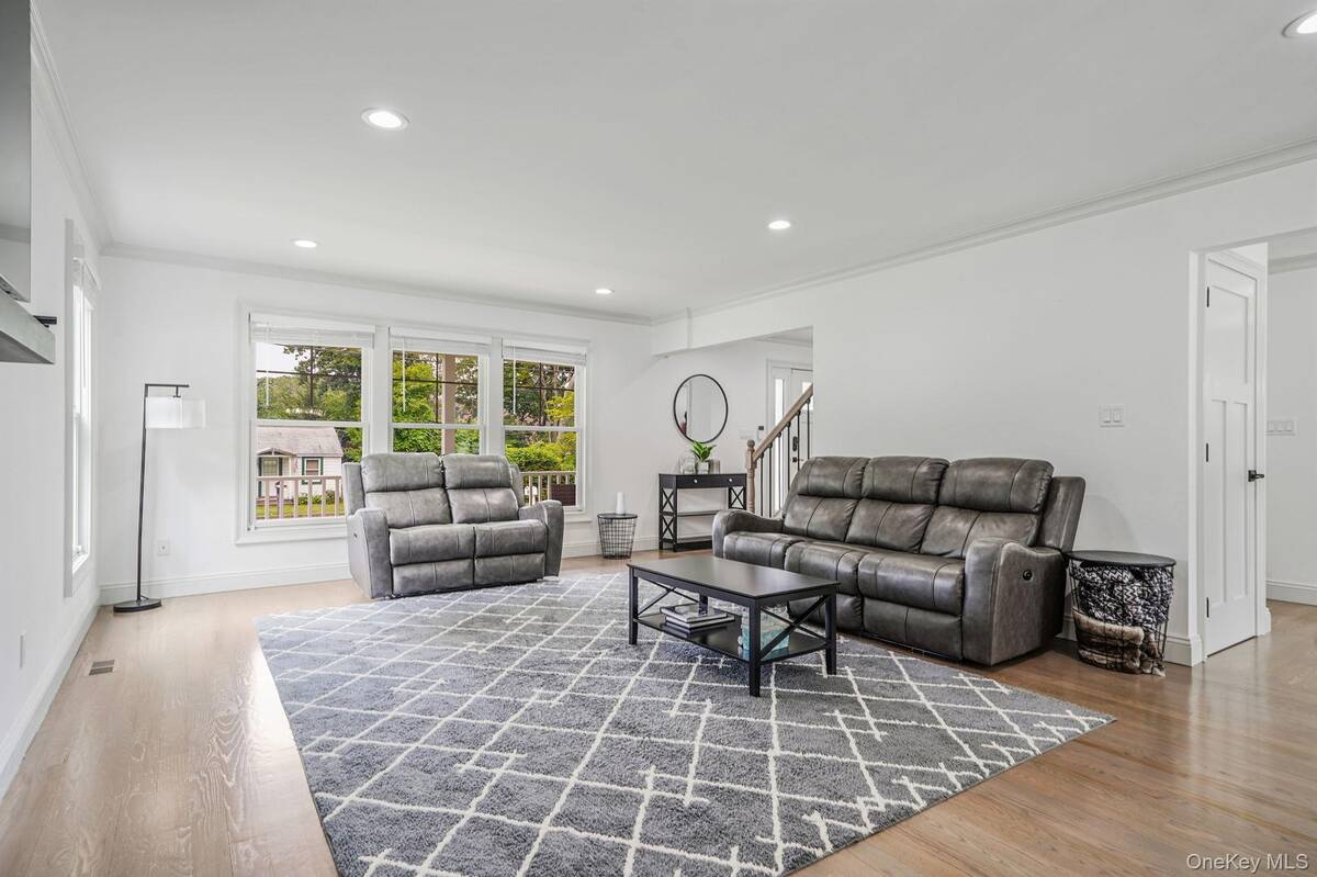 #5 photo, 122 4th Street, Saint James , NY 11780