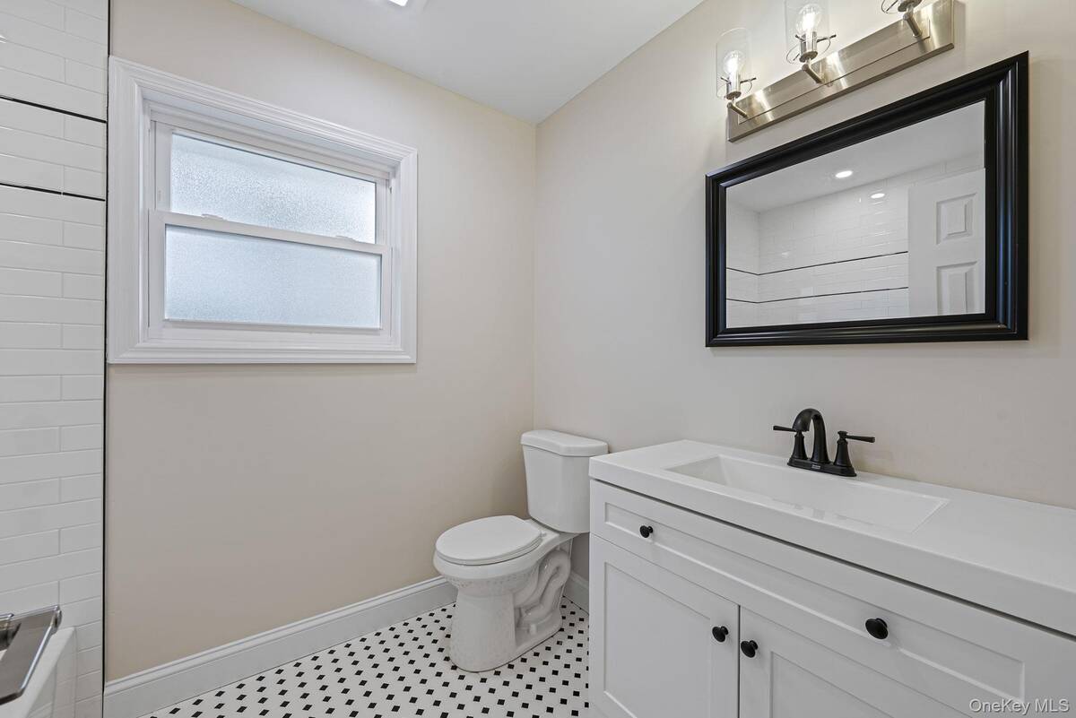 #17 photo, 56 Camille Lane, サフォーク郡 East Patchogue , NY 11772