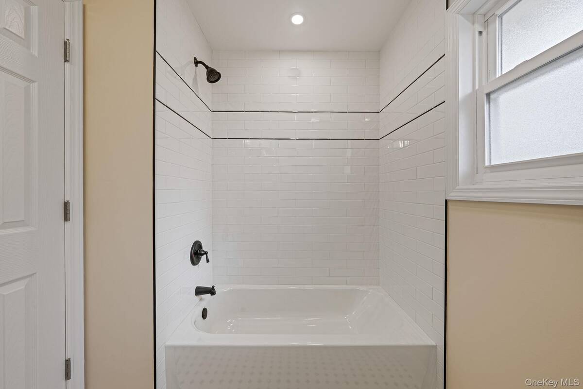 #18 photo, 56 Camille Lane, サフォーク郡 East Patchogue , NY 11772