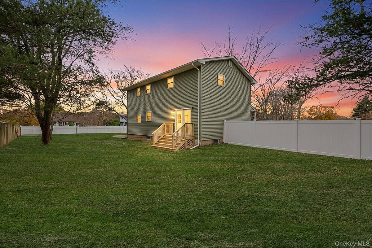 #26 photo, 56 Camille Lane, サフォーク郡 East Patchogue , NY 11772