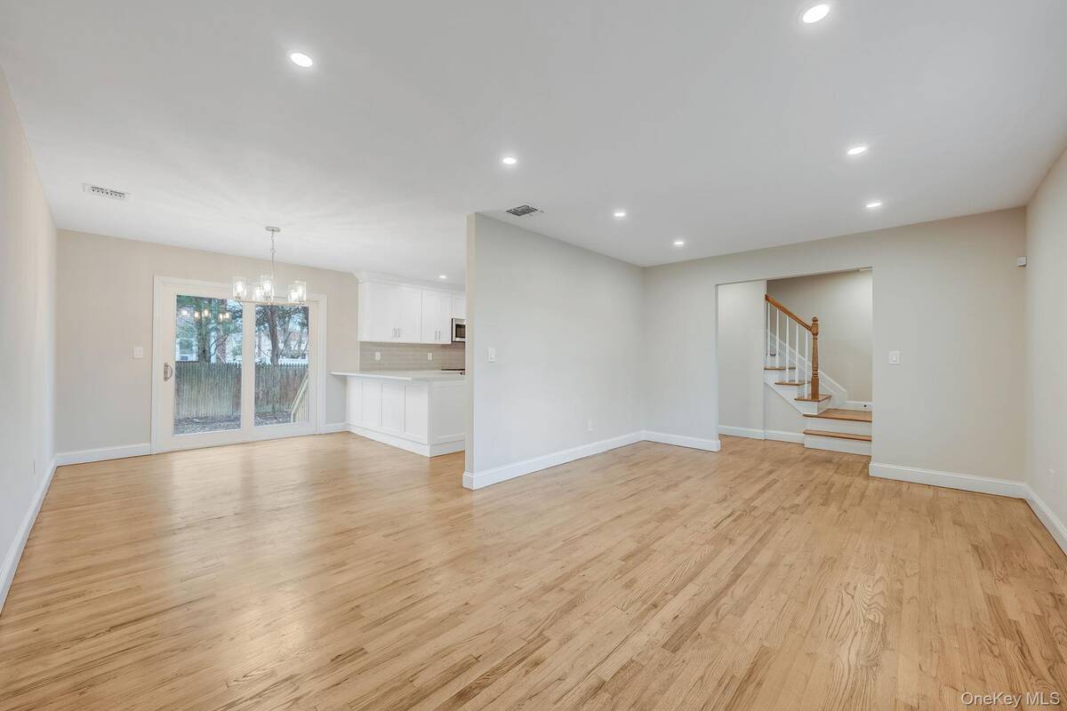 #4 photo, 56 Camille Lane, サフォーク郡 East Patchogue , NY 11772