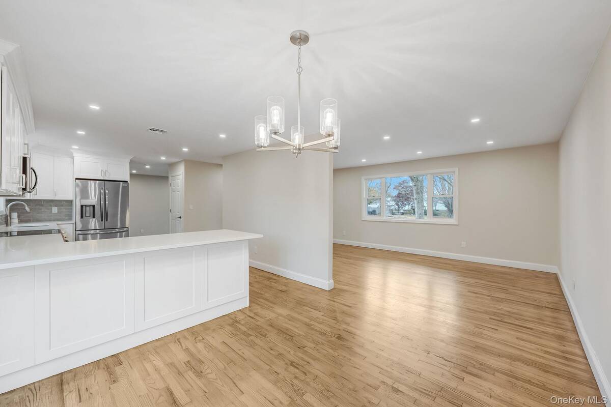 #6 photo, 56 Camille Lane, サフォーク郡 East Patchogue , NY 11772