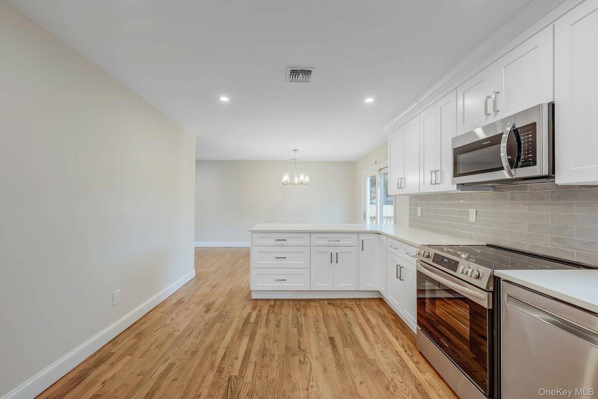 #8 photo, 56 Camille Lane, サフォーク郡 East Patchogue , NY 11772