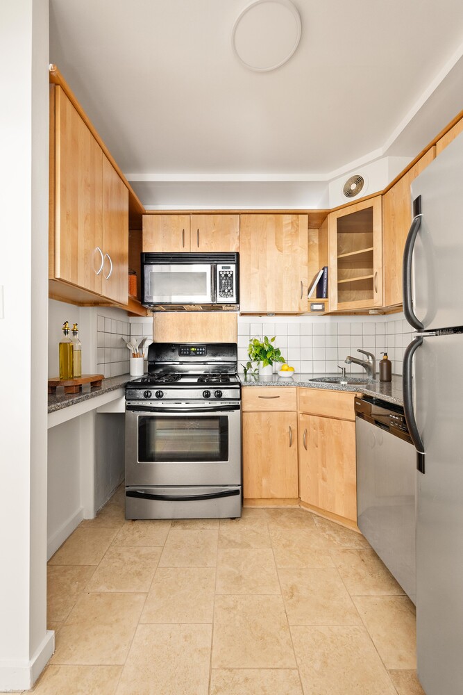 #11 photo, 337 E 50TH Street, Turtle Bay , NY 10022