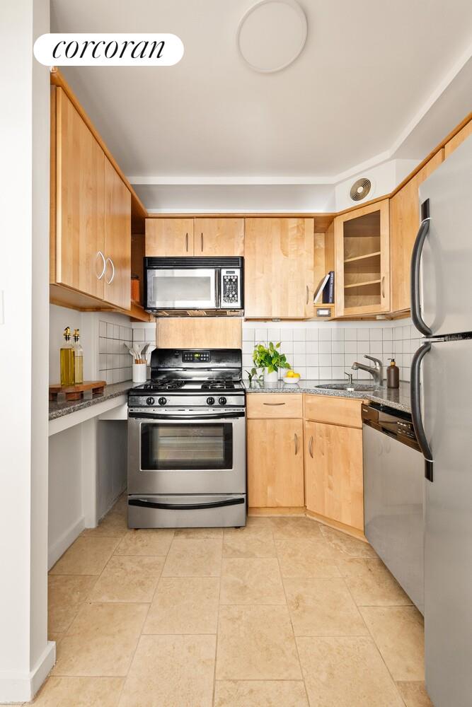 #4 photo, 337 E 50TH Street, Turtle Bay , NY 10022