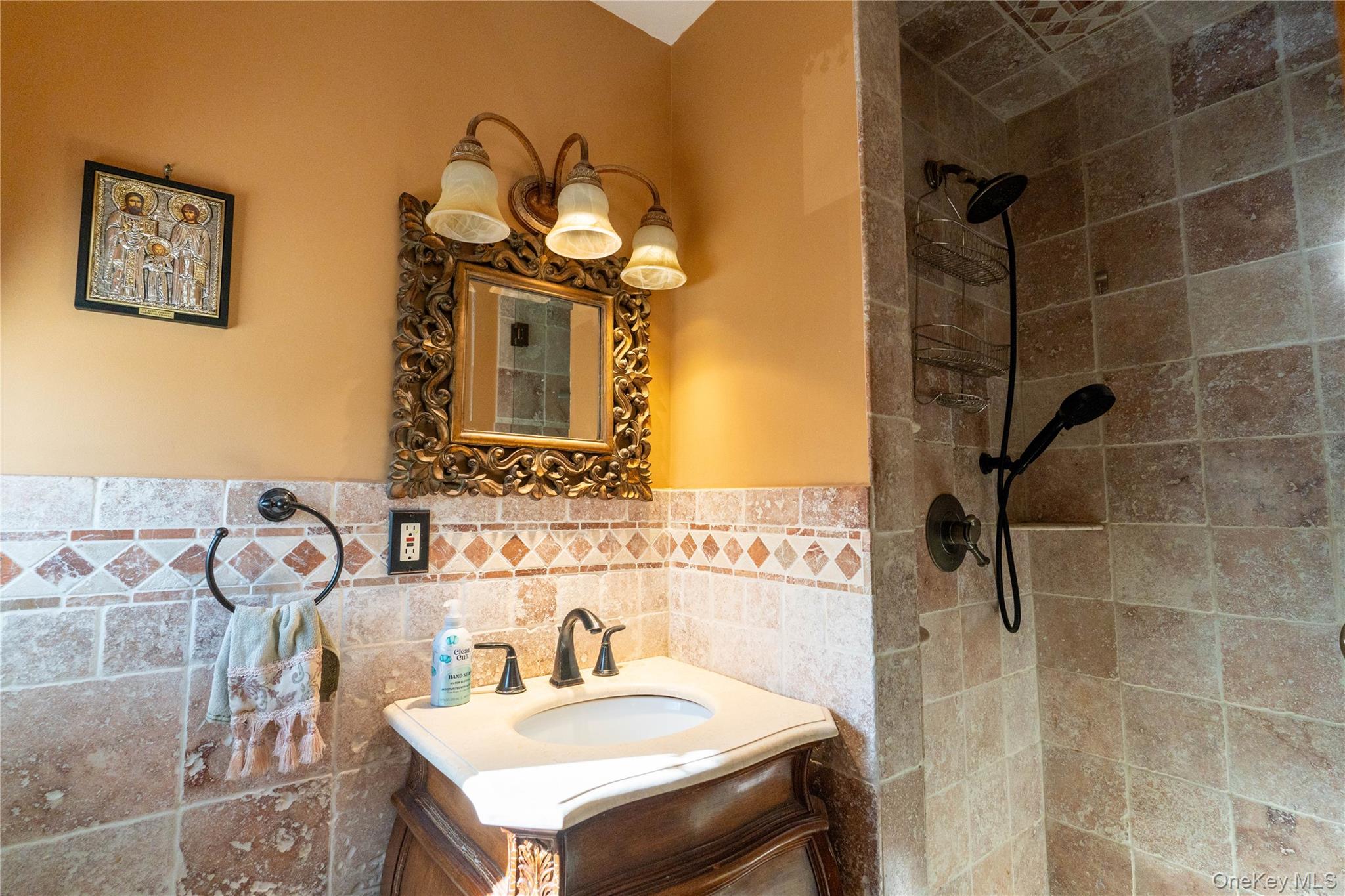 #10 photo, 16 Tudor Road, Hicksville , NY 11801