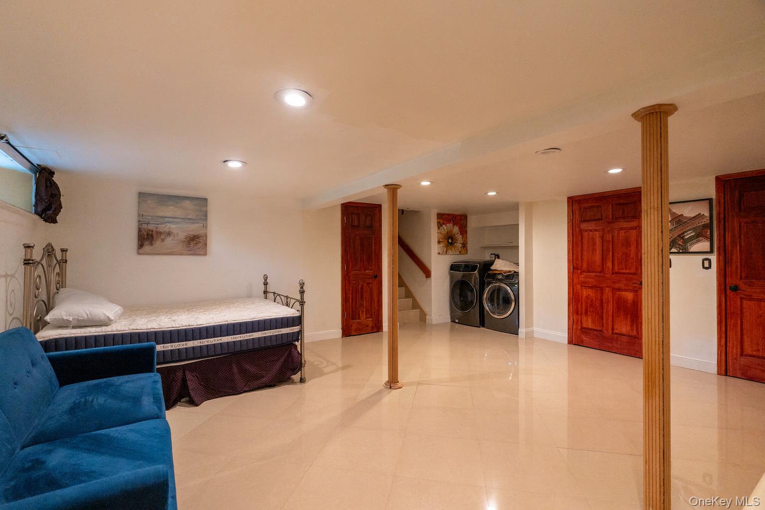 #12 photo, 16 Tudor Road, Hicksville , NY 11801