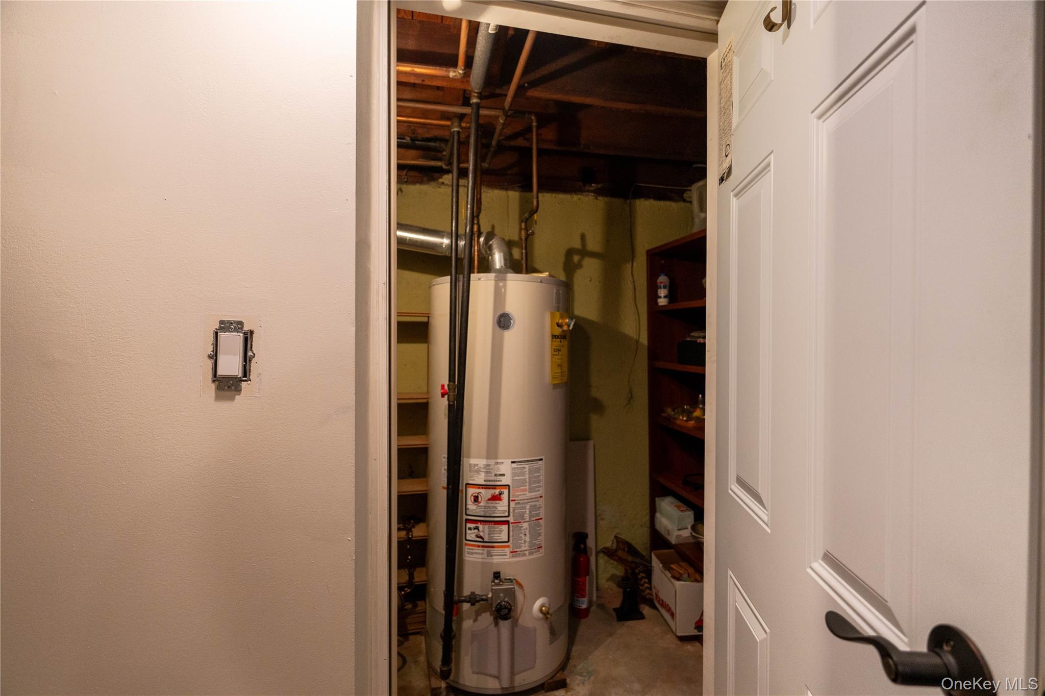 #14 photo, 16 Tudor Road, Hicksville , NY 11801