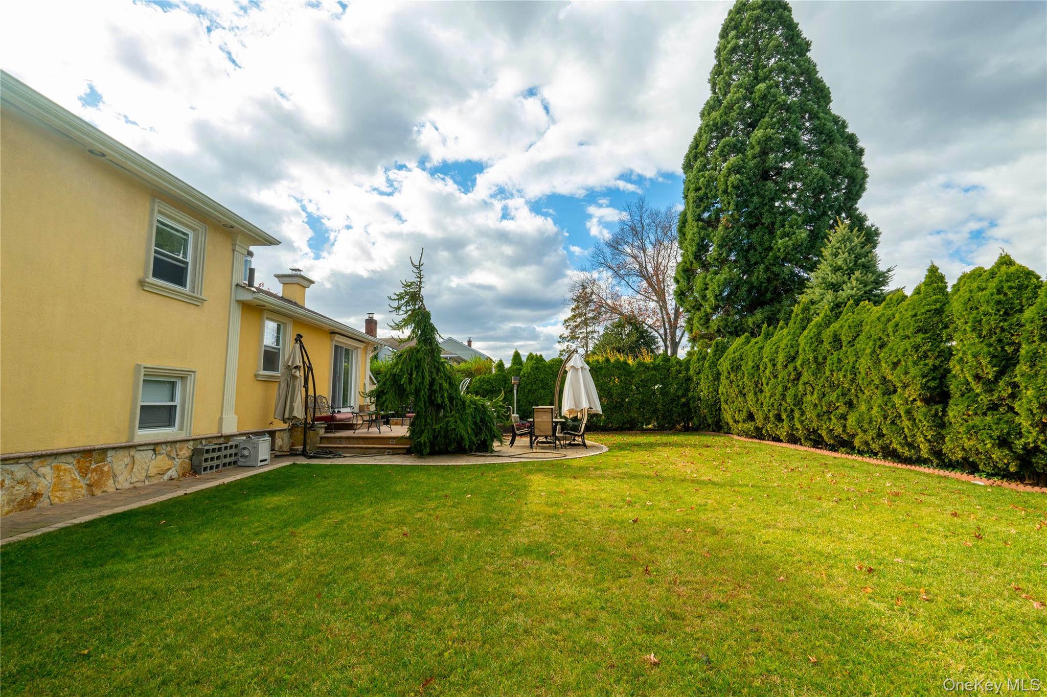 #18 photo, 16 Tudor Road, Hicksville , NY 11801