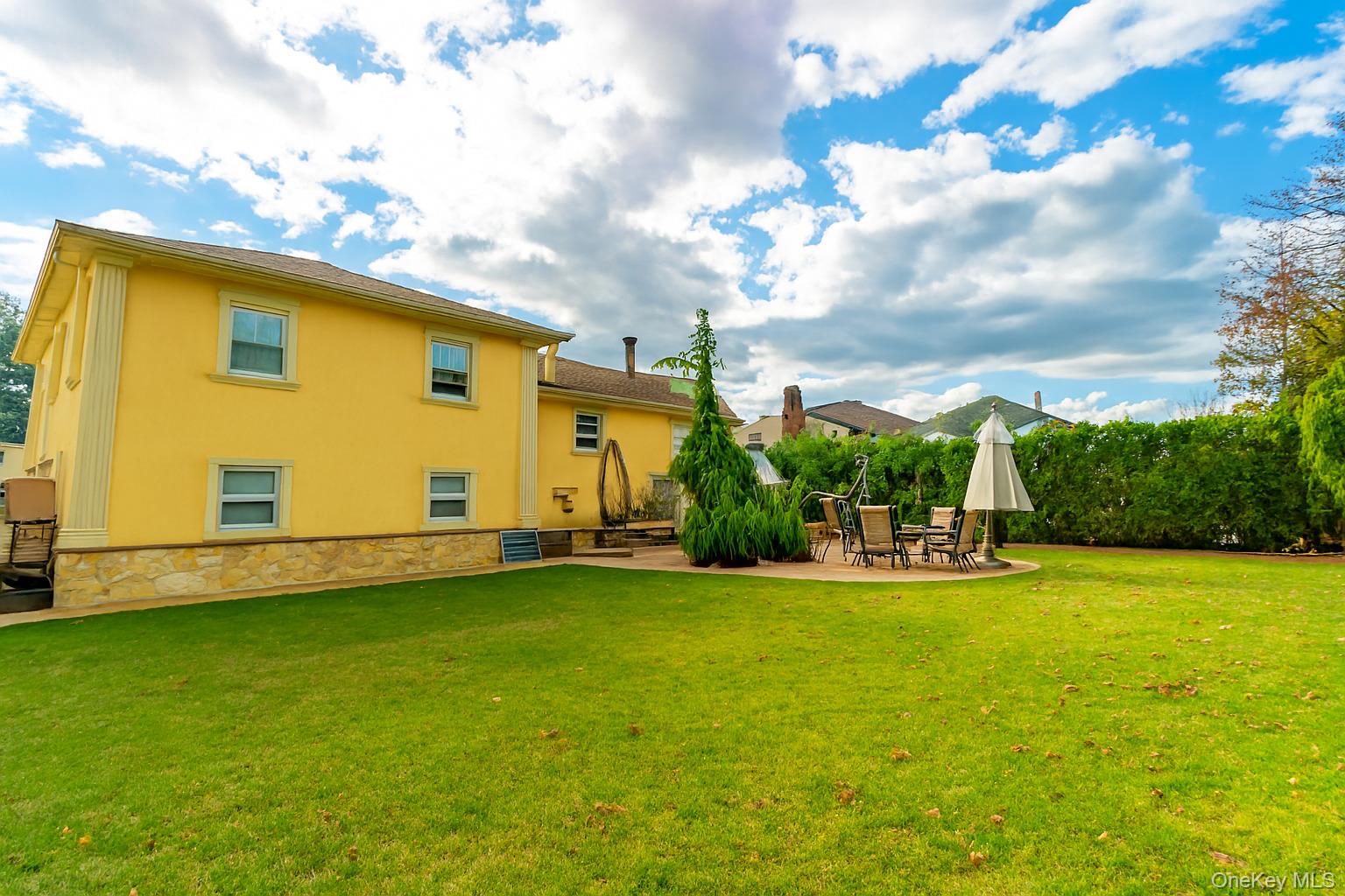 #19 photo, 16 Tudor Road, Hicksville , NY 11801