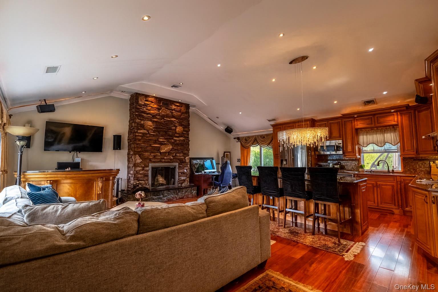 #2 photo, 16 Tudor Road, Hicksville , NY 11801