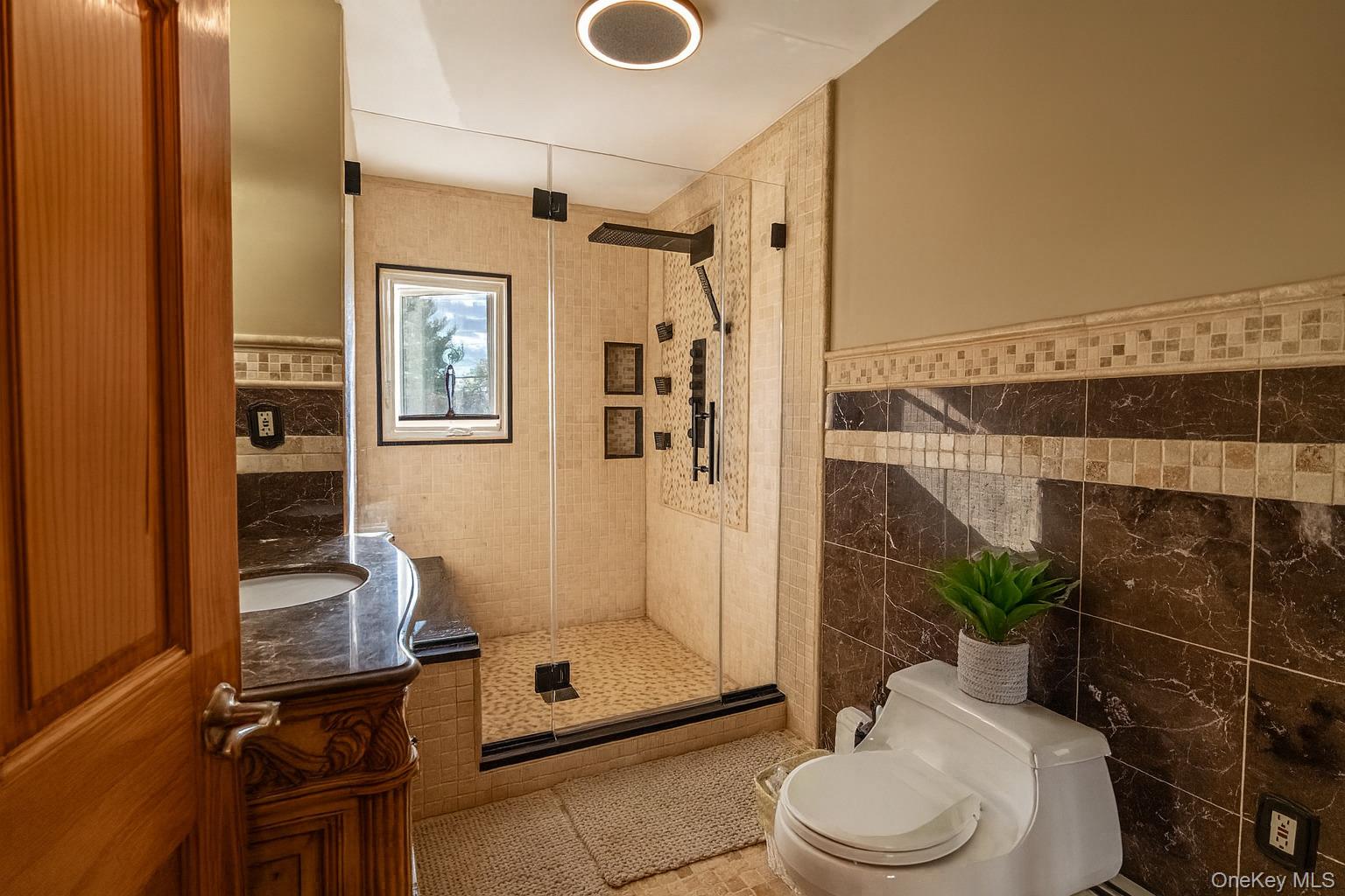 #8 photo, 16 Tudor Road, Hicksville , NY 11801