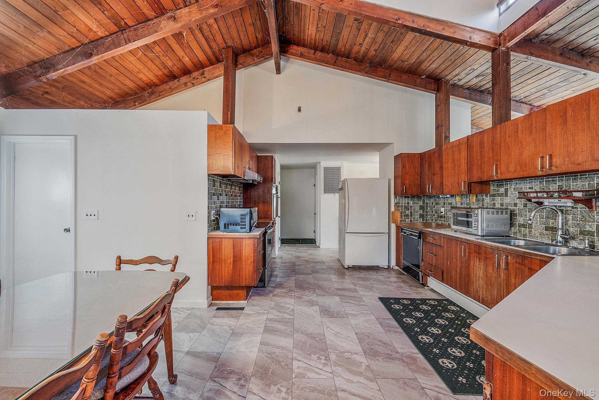 #16 photo, 10 Sylvan Lane, Miller Place , NY 11764