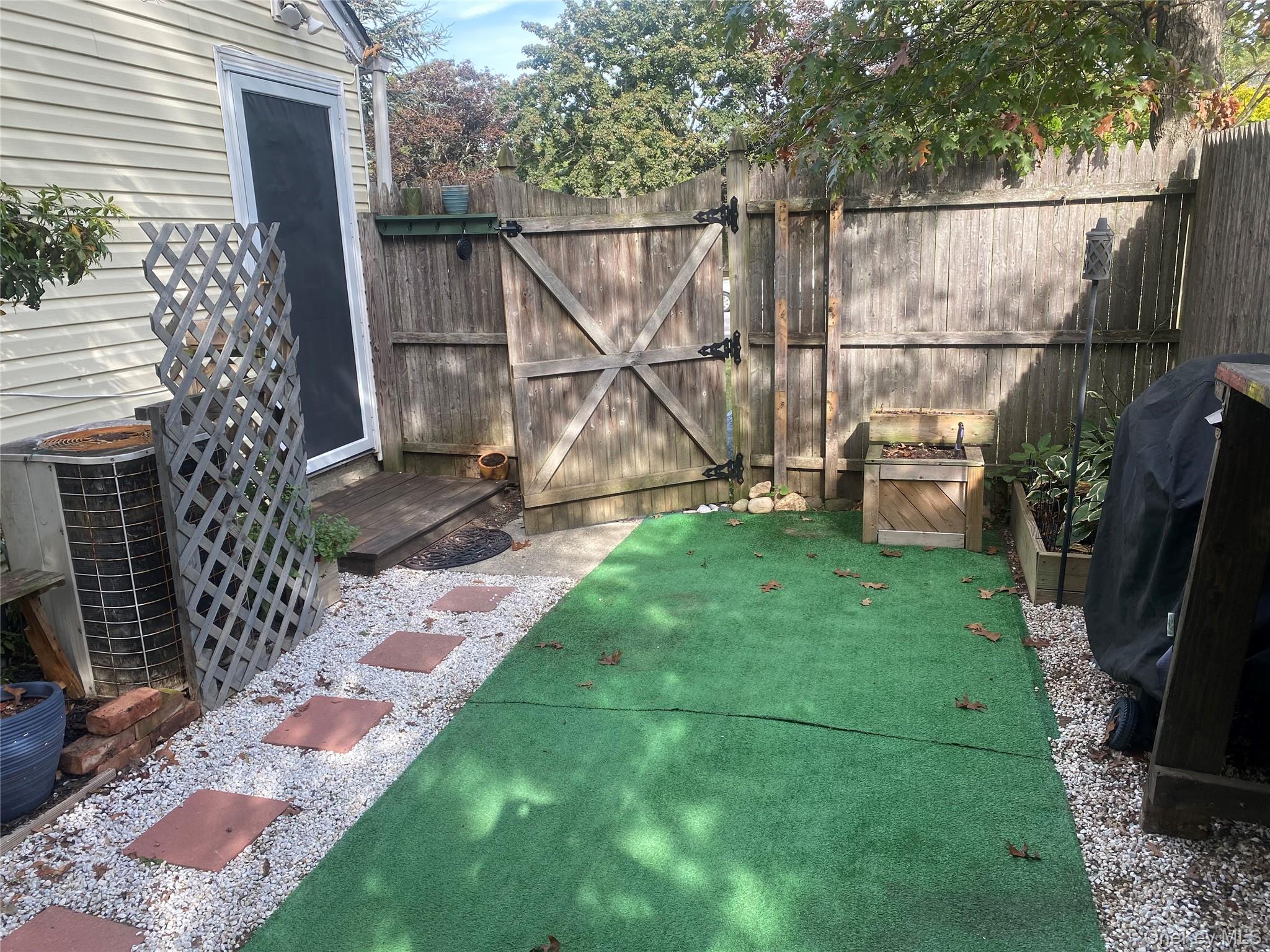 #8 photo, 10 Village Lane, Selden , NY 11784