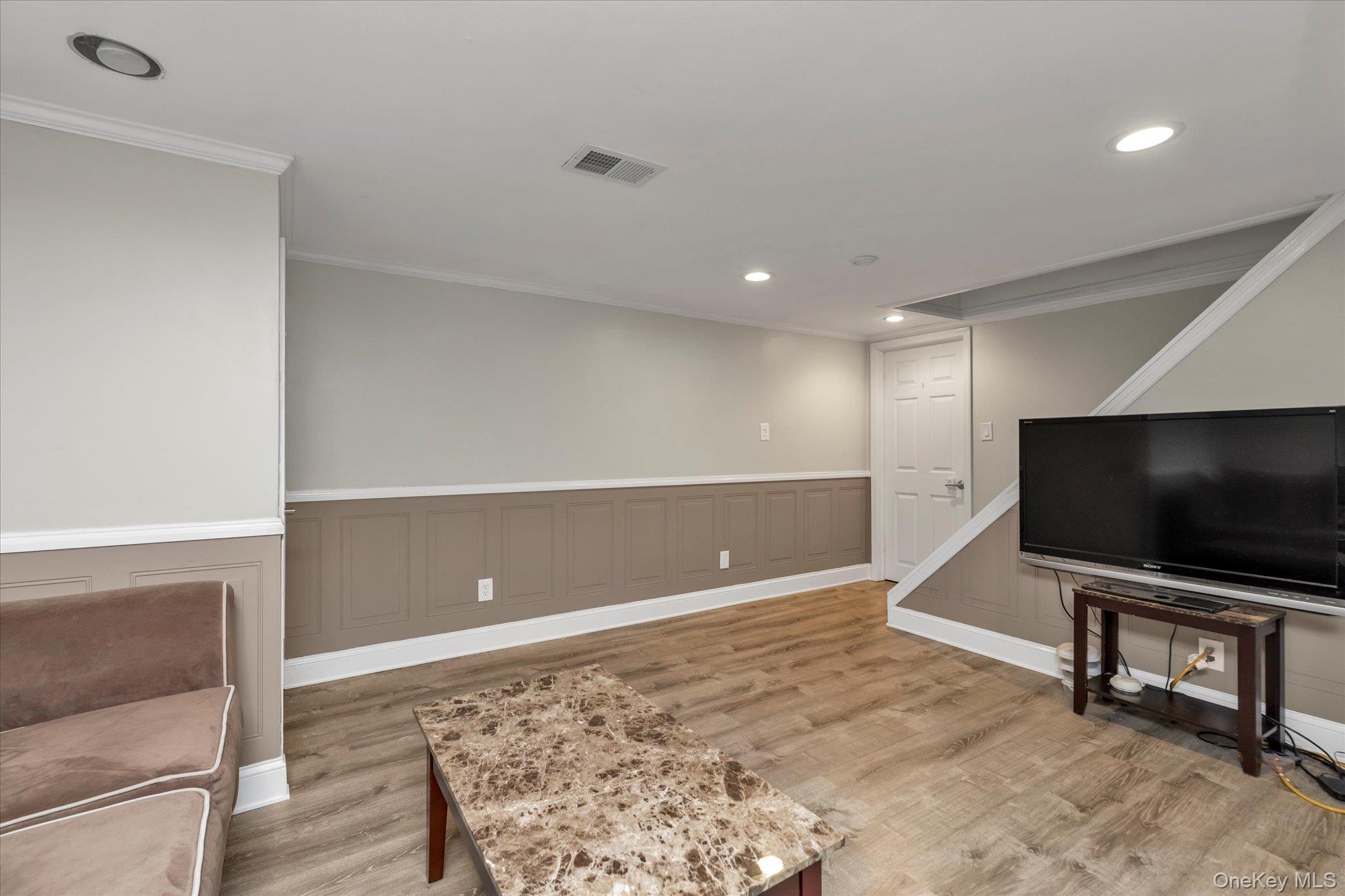 #11 photo, 5 Wilfred Boulevard, Hicksville , NY 11801