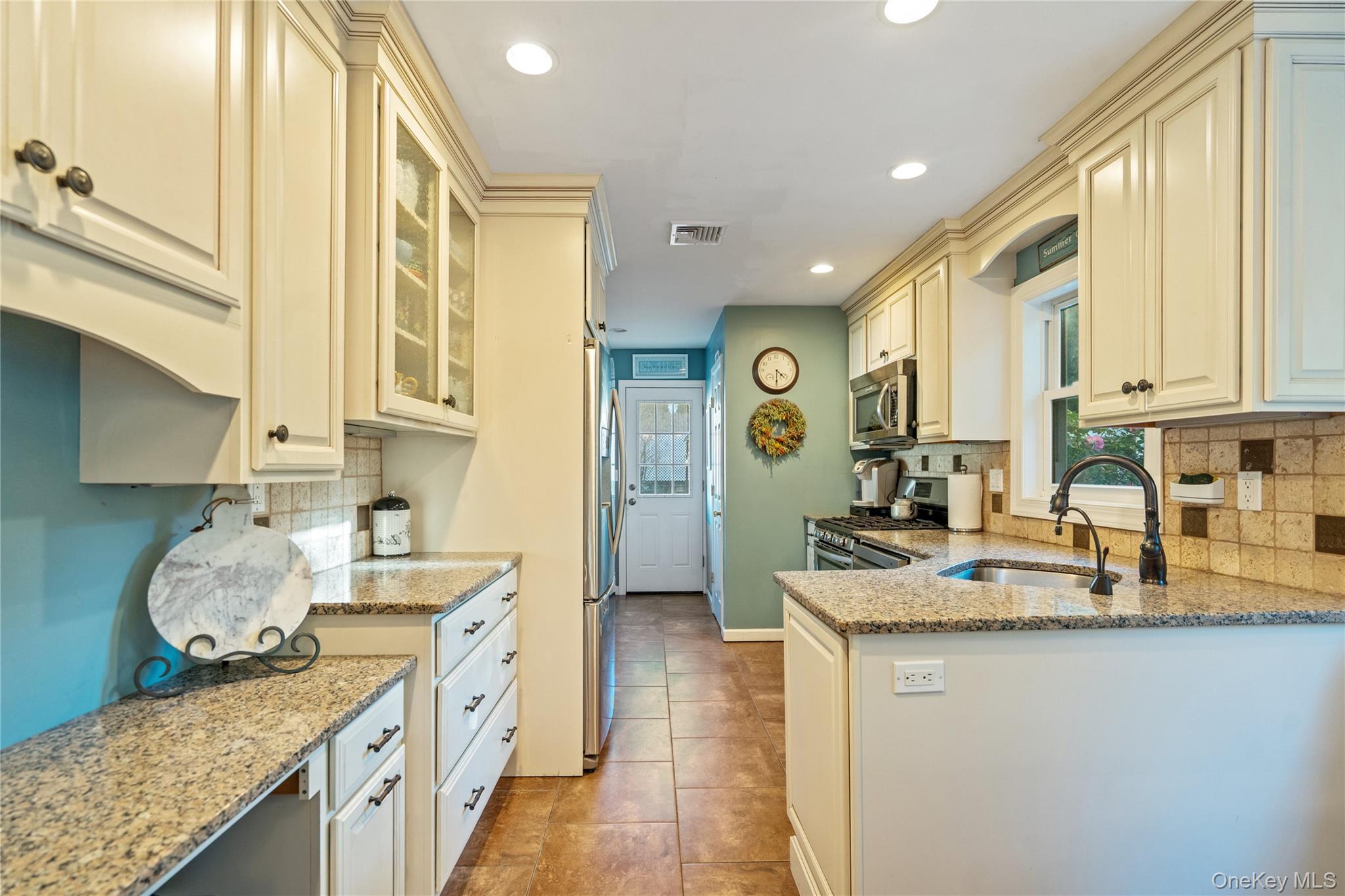 #13 photo, 8 Beaumont Lane, Lake Grove , NY 11755