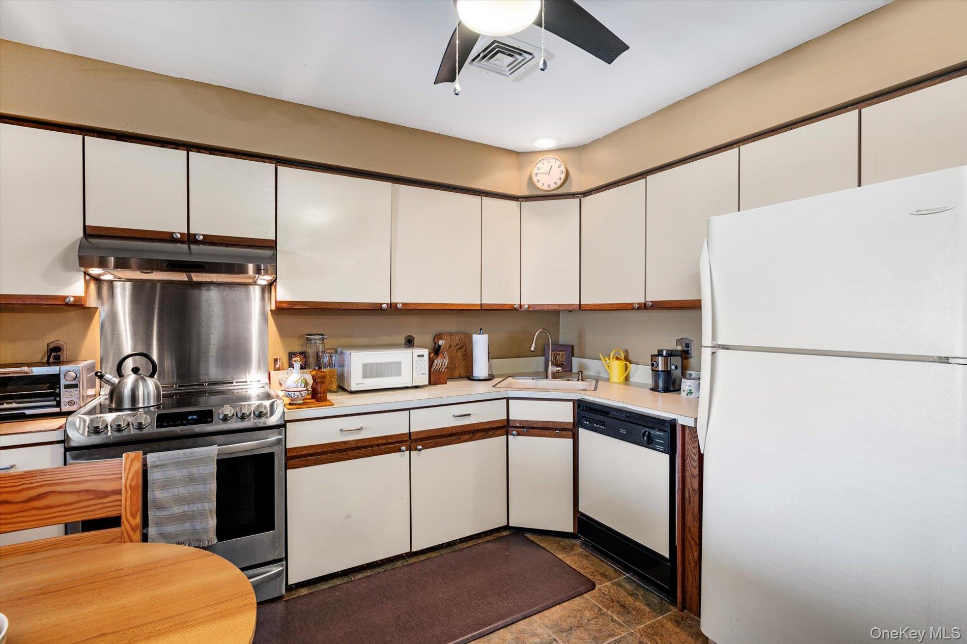 #10 photo, 1 Atlantic Avenue, Farmingdale , NY 11735