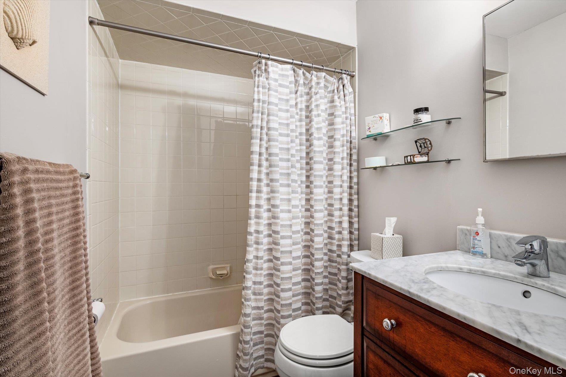 #11 photo, 1 Atlantic Avenue, Farmingdale , NY 11735