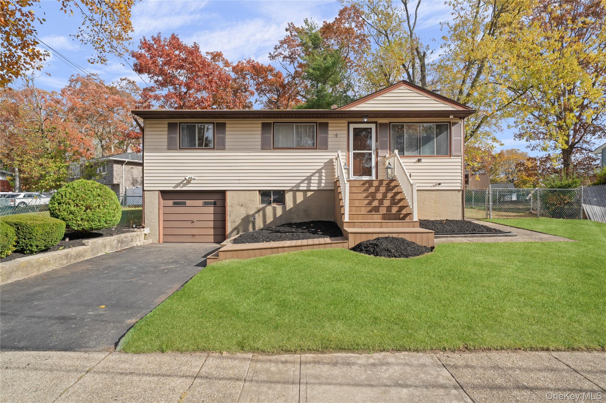 #1 photo, 15 Santam Court, Bay Shore , NY 11706