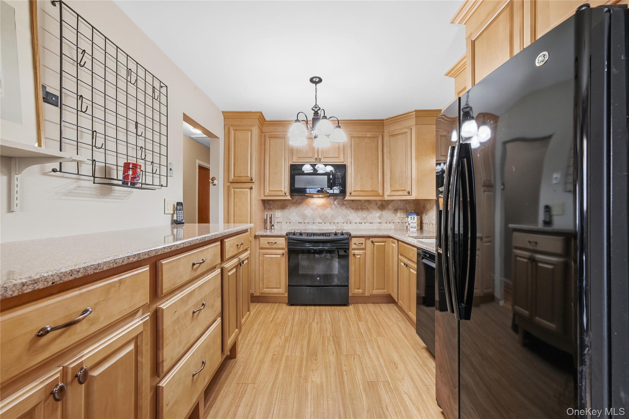 #10 photo, 15 Santam Court, Bay Shore , NY 11706