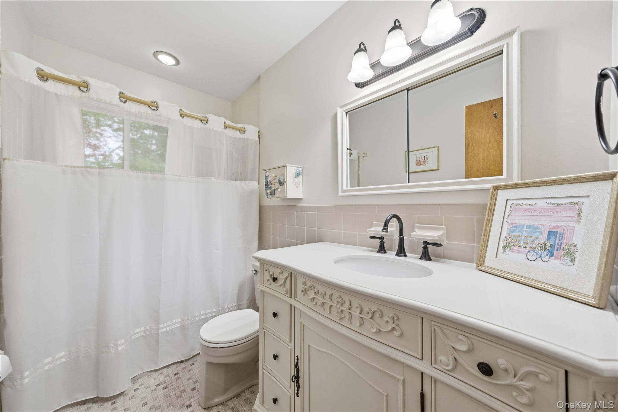 #18 photo, 15 Santam Court, Bay Shore , NY 11706