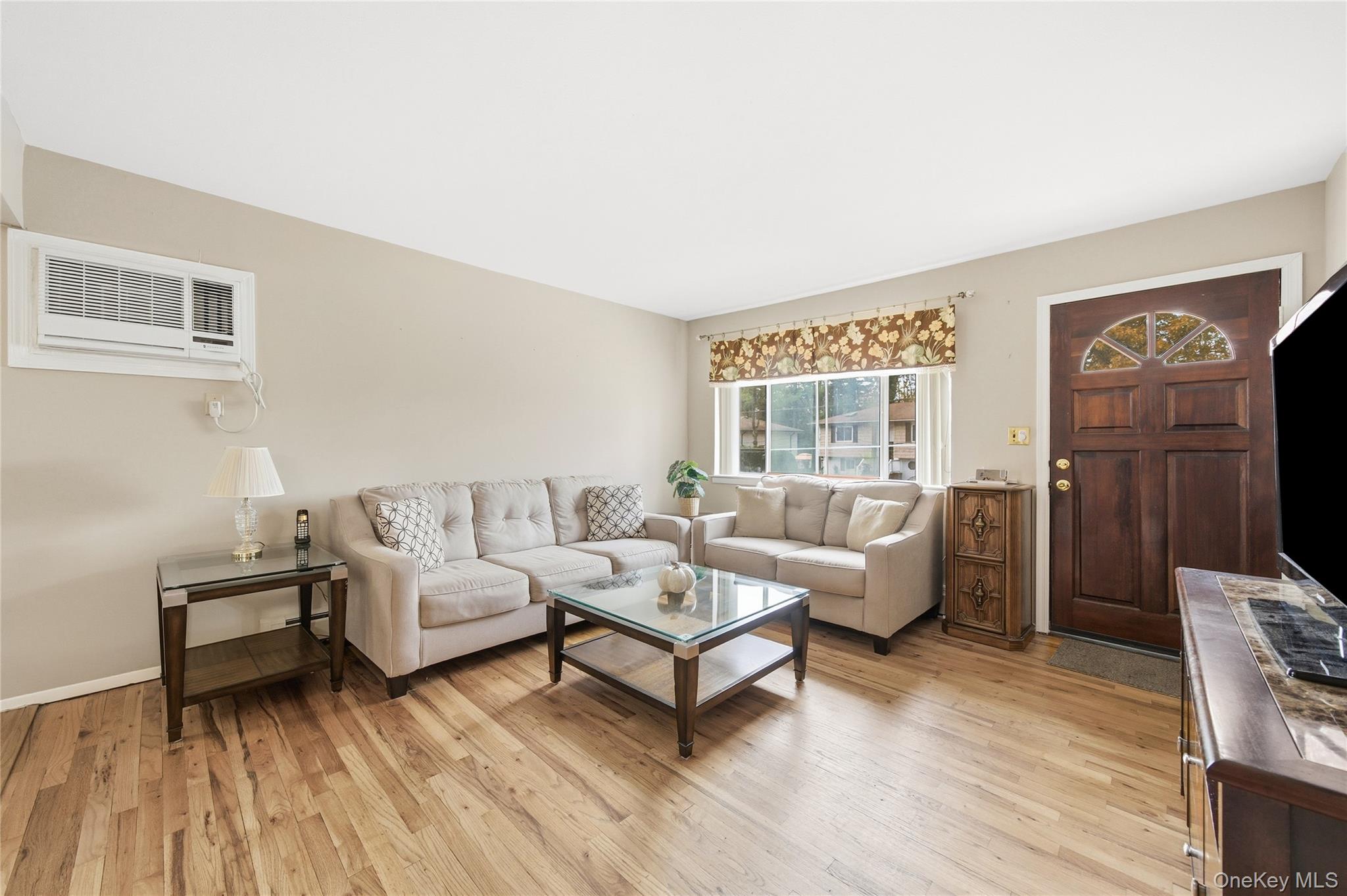 #3 photo, 15 Santam Court, Bay Shore , NY 11706