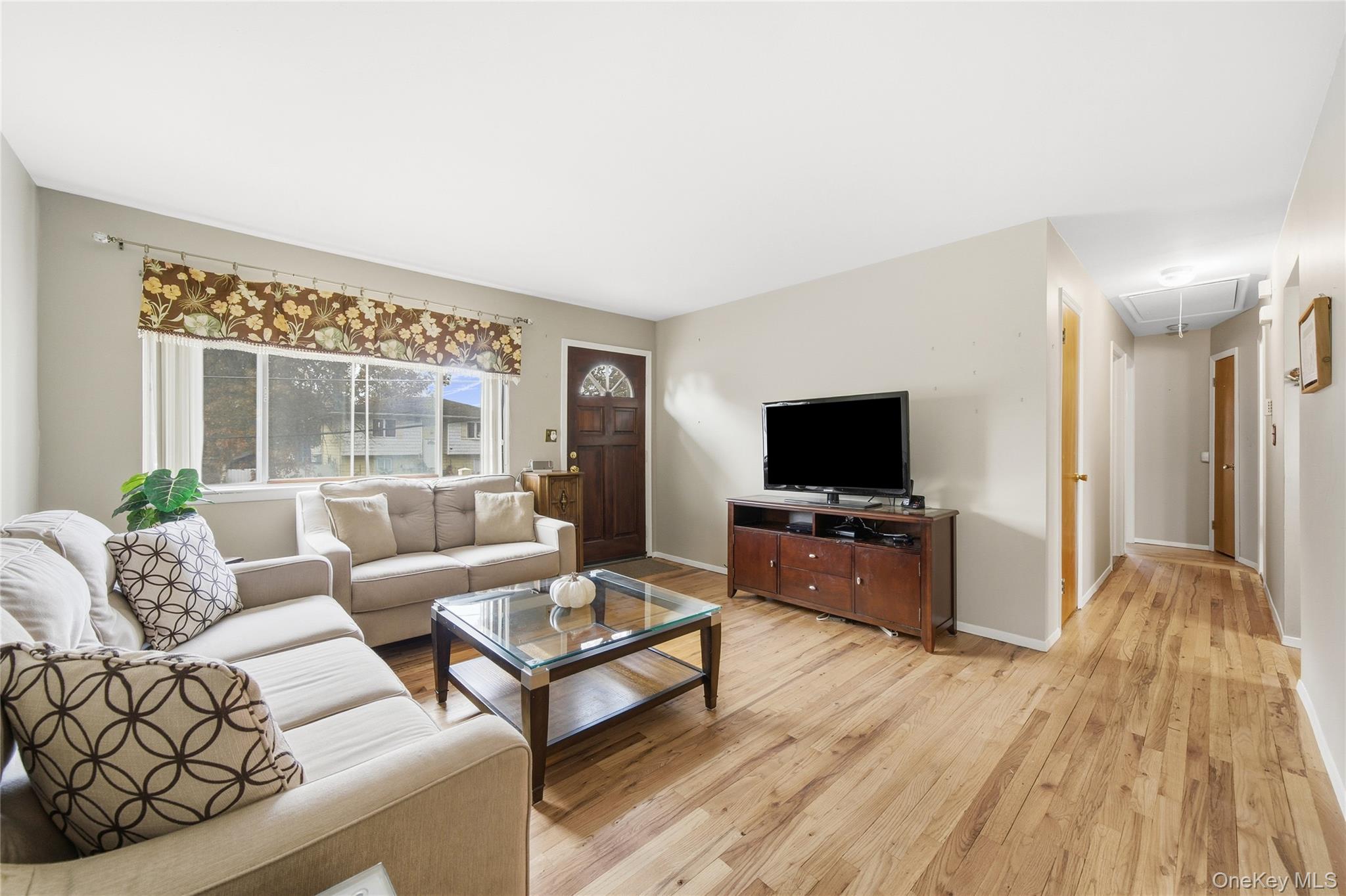 #4 photo, 15 Santam Court, Bay Shore , NY 11706