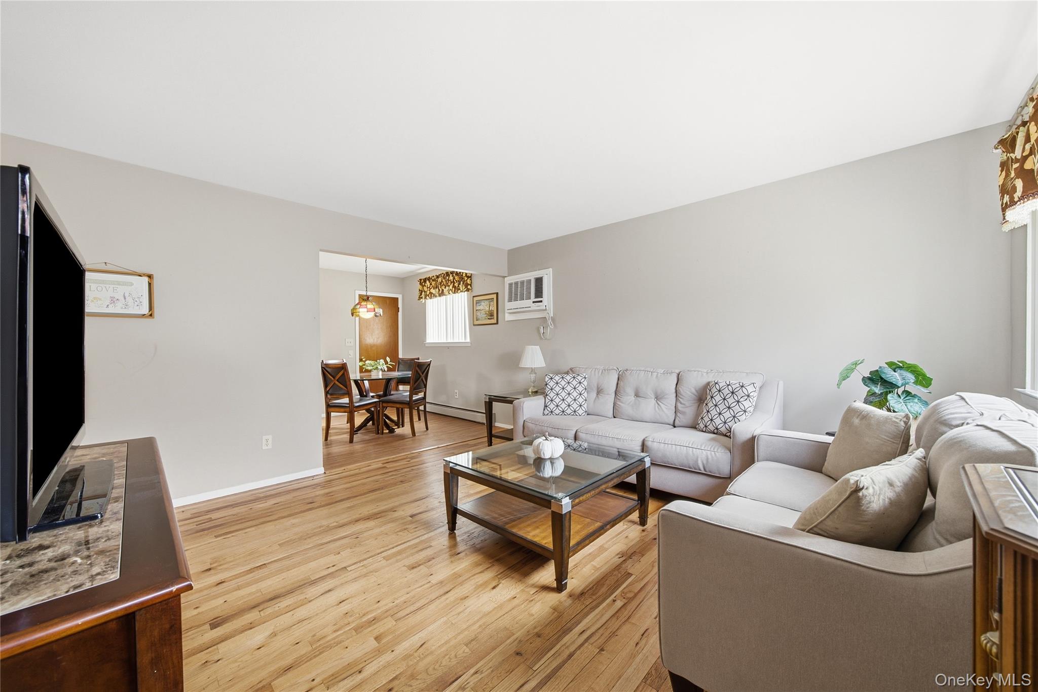 #5 photo, 15 Santam Court, Bay Shore , NY 11706