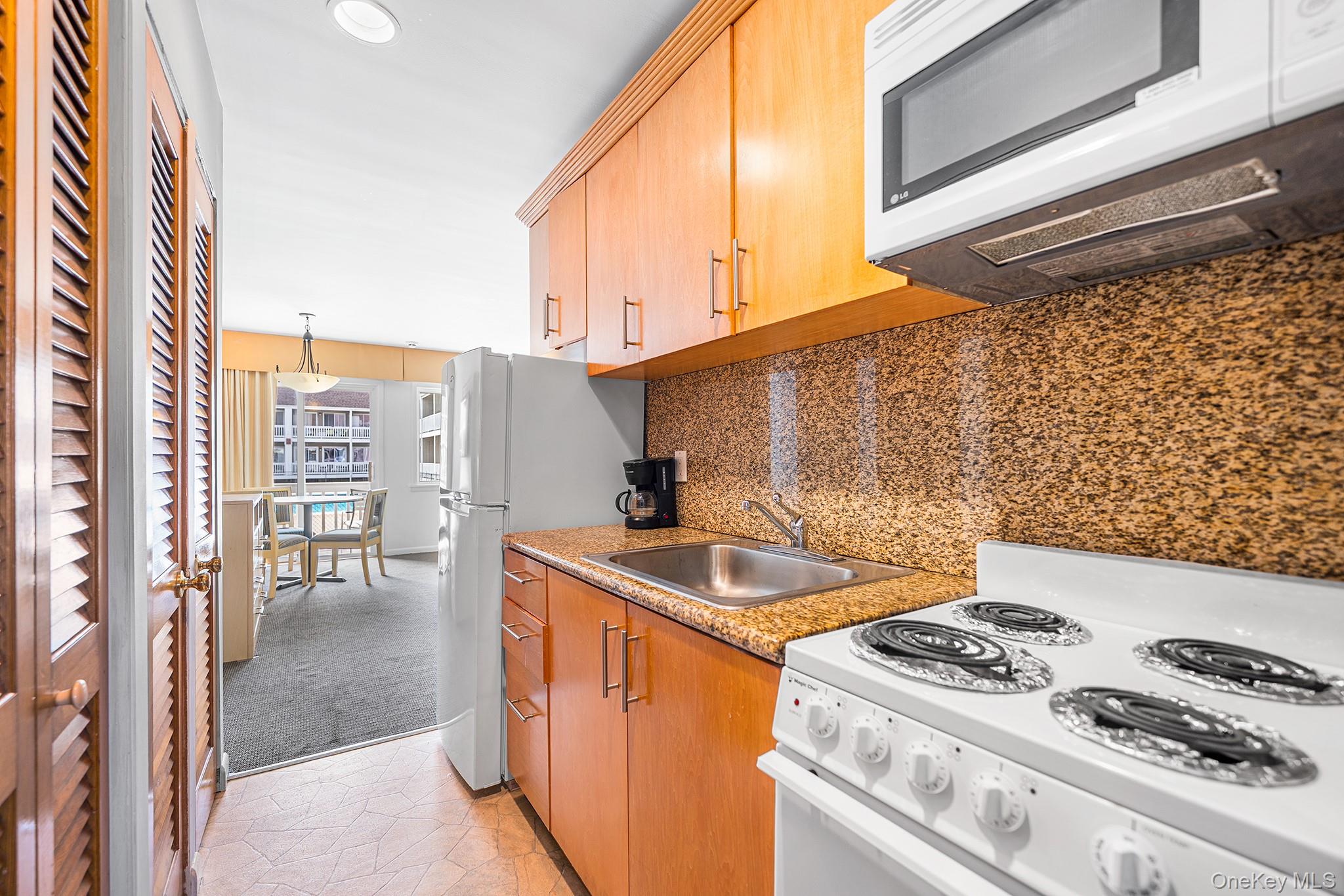 #5 photo, 131 S Emerson Avenue, Montauk , NY 11954