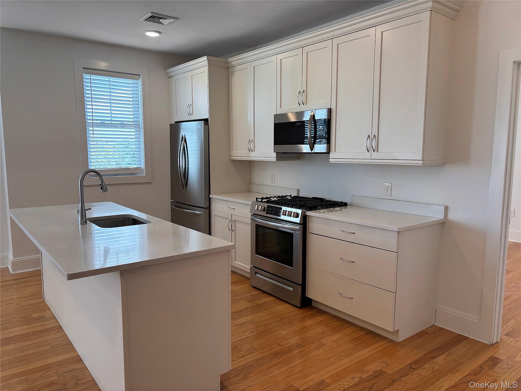 #3 photo, 535 Marina Pointe Drive, East Rockaway , NY 11518