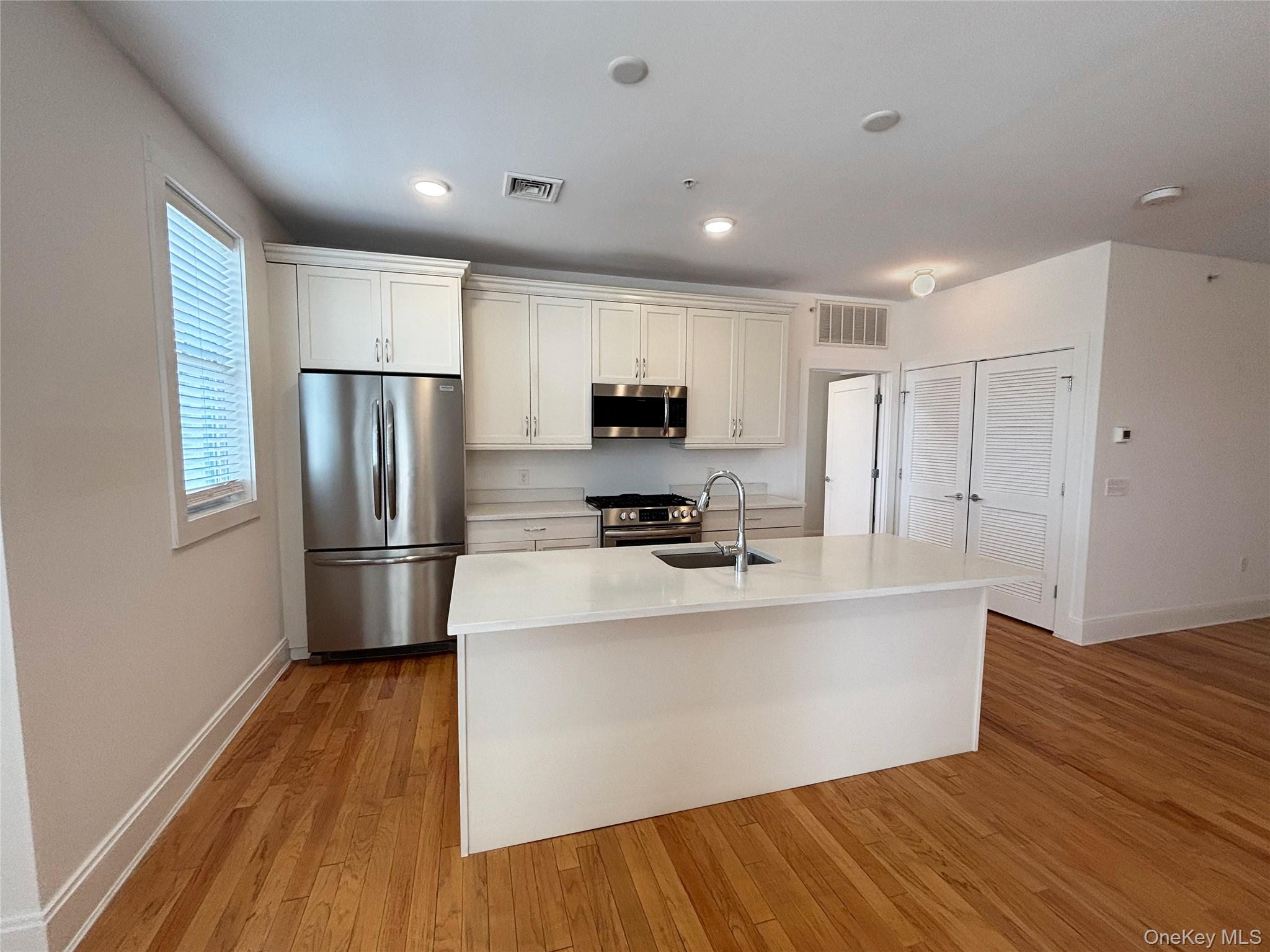 #4 photo, 535 Marina Pointe Drive, East Rockaway , NY 11518