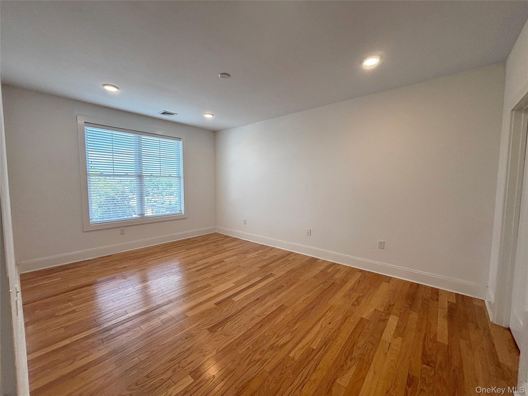 #6 photo, 535 Marina Pointe Drive, East Rockaway , NY 11518