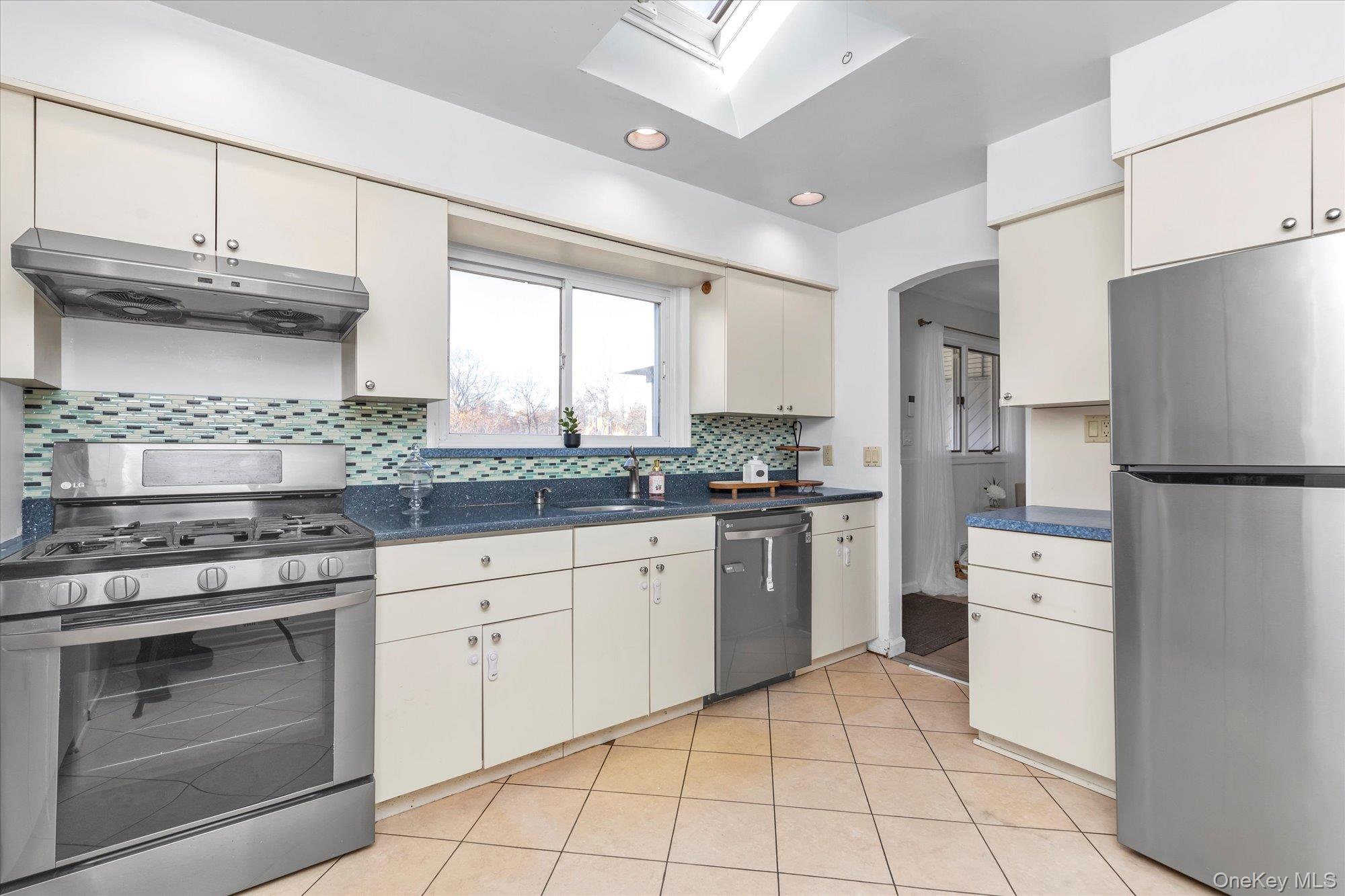 #9 photo, 6 Karen Avenue, Plainview , NY 11803