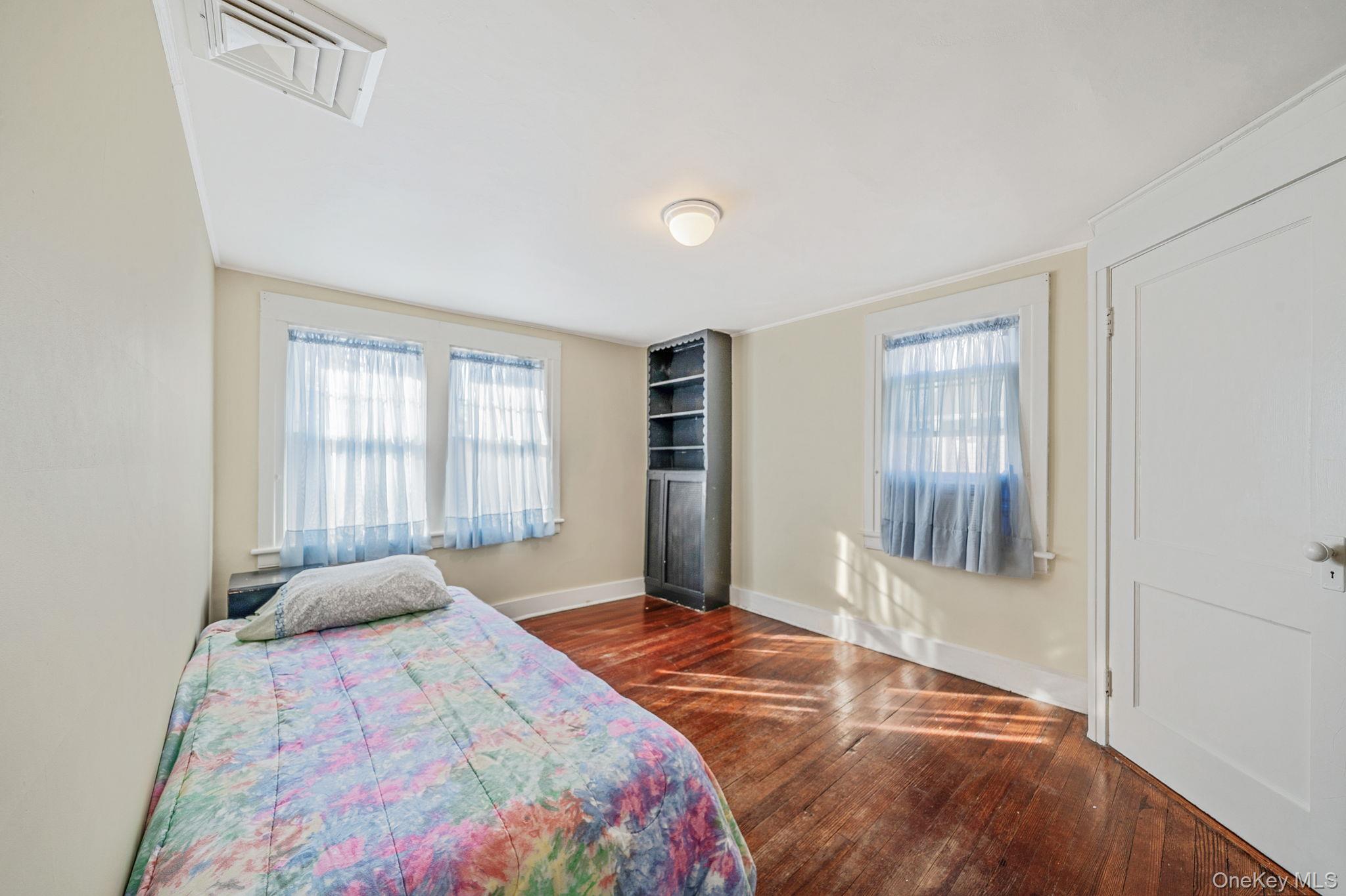 #18 photo, 59 Robertson Road, Lynbrook , NY 11563