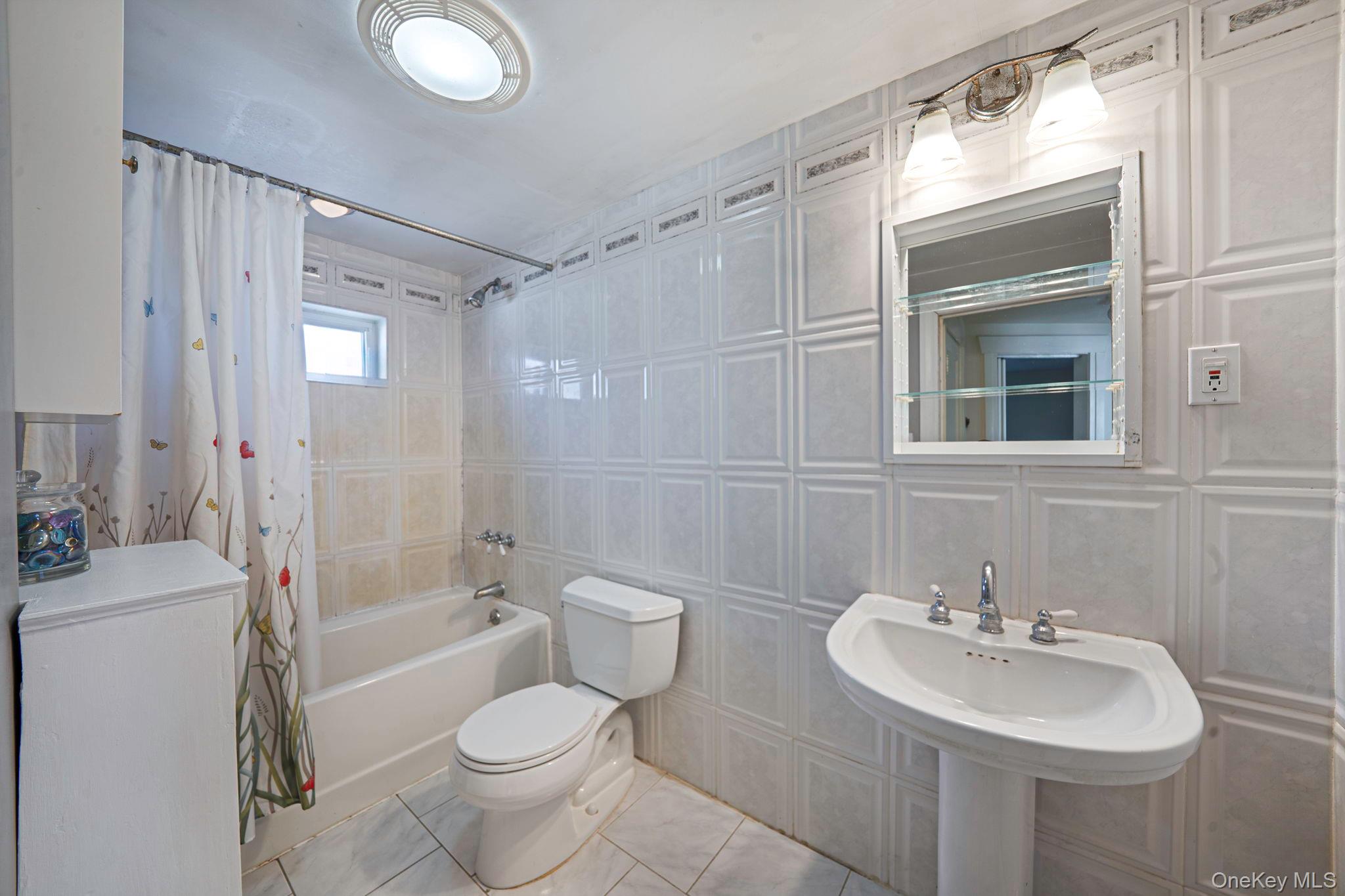 #19 photo, 59 Robertson Road, Lynbrook , NY 11563