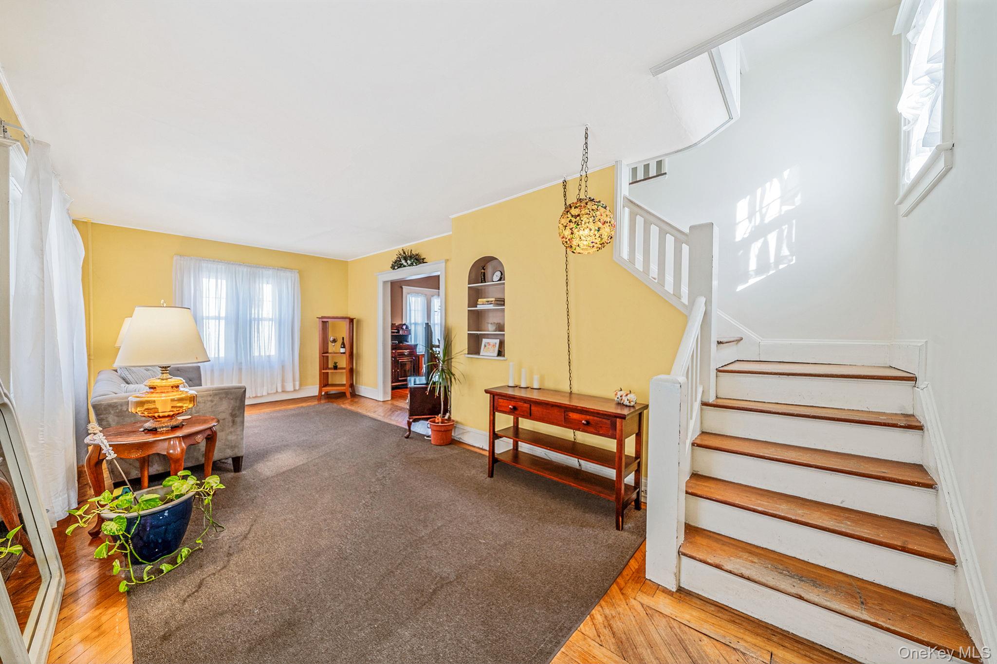 #4 photo, 59 Robertson Road, Lynbrook , NY 11563