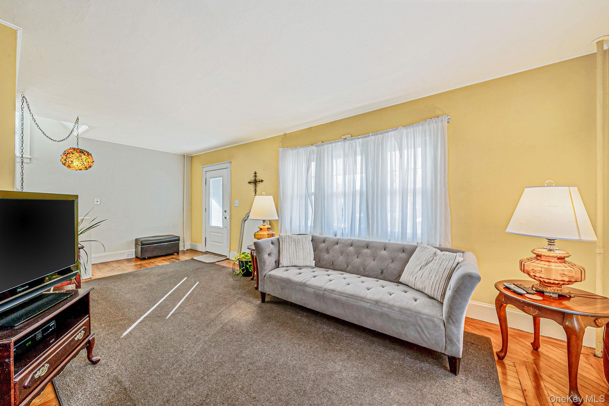 #5 photo, 59 Robertson Road, Lynbrook , NY 11563